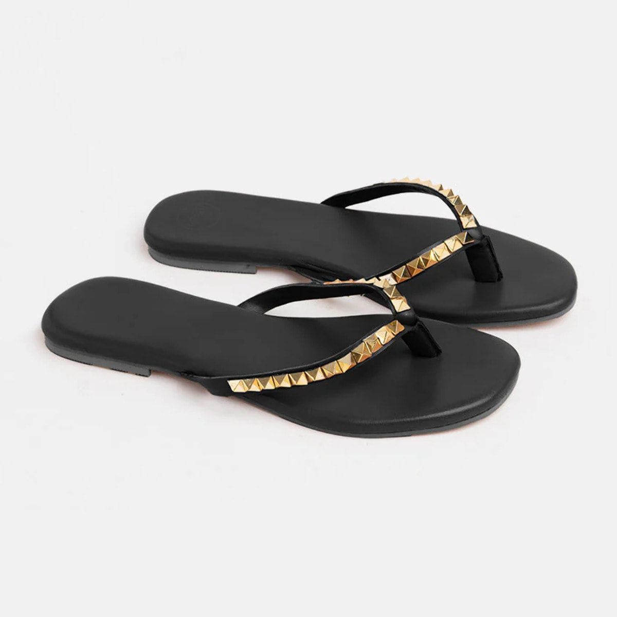 Infradito vera pelle con fascette slim borchiate - NERO