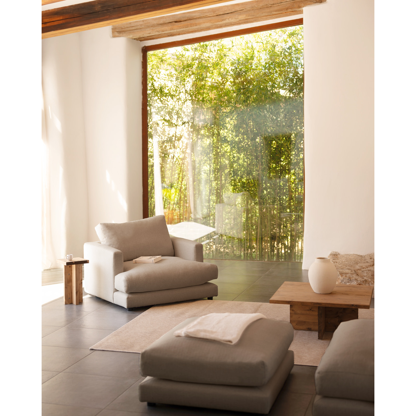 Puf gris claro de 97x78cm Alto: 36 Largo: 97 Ancho: 78