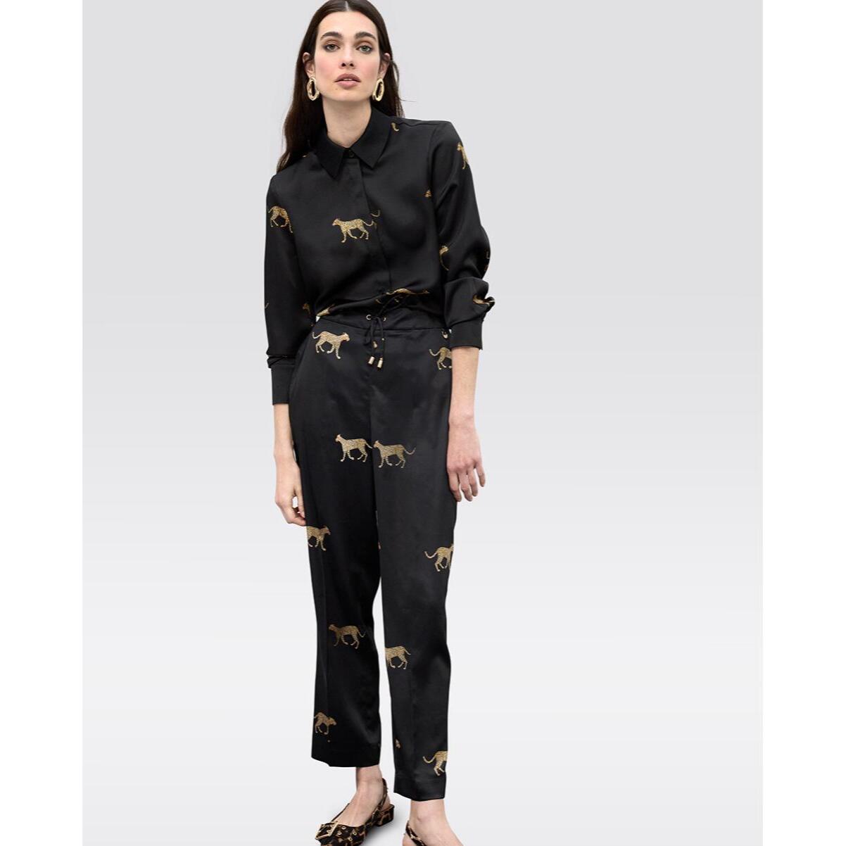 Jogger in raso con stampa leopardata