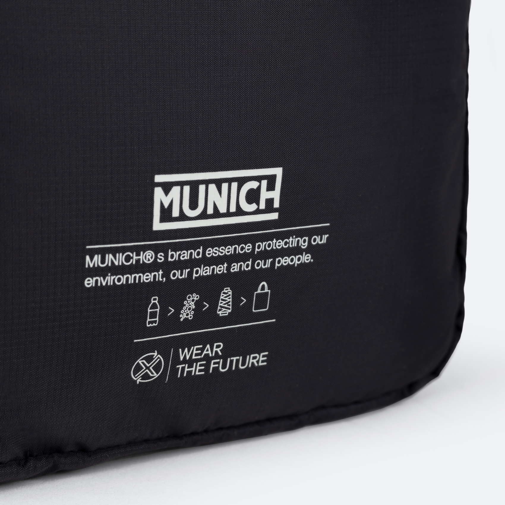 Neceser negro de poliéster reciclado MUNICH GATE X-39 TOILETRY