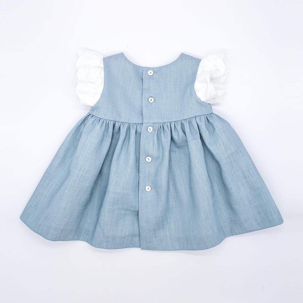 Vestido corto de lino verde, tira bordado en las sisas y los bolsillos.