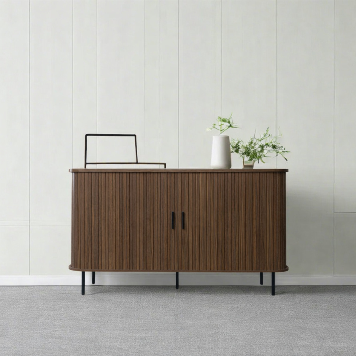 Buffet en bois cannelé à portes coulissantes 140cm AMINA