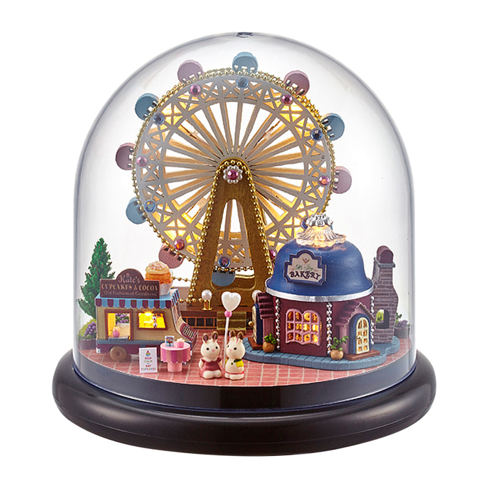 Collezione Insieme Intorno, Noria Felice. Modello 3D realistico con grande dettaglio, copertura antipolvere e luci led.