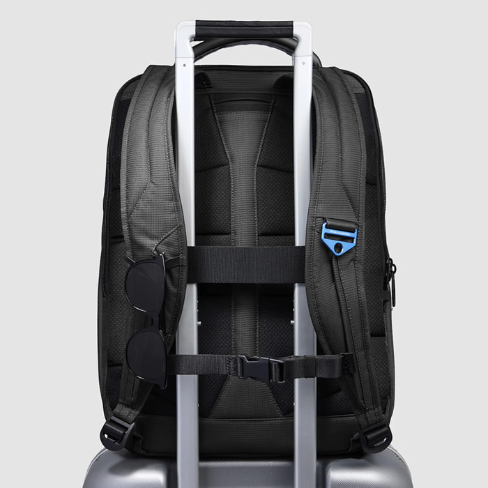 Piquadro Zaino da viaggio per PC e iPad®Pro 12,9 in tessuto riciclato e pelle, compatibile con Easyjet