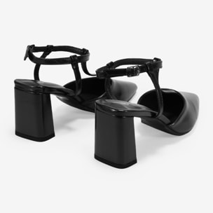 Zapatos de tacón negros destalonados