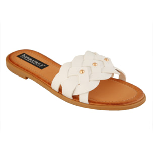Sandali bassi con fascia intrecciata e borchie