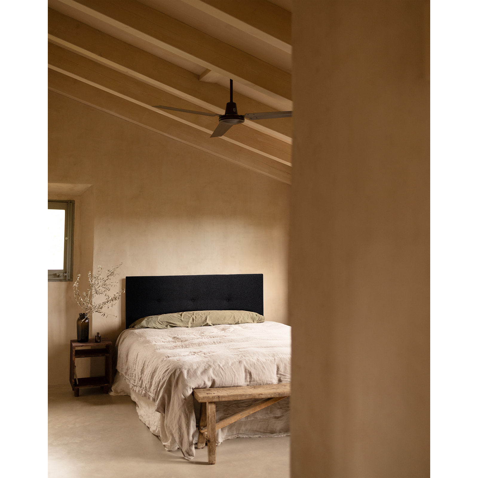 Cabecero tapizado de poliester botones en color negro de varias medidas