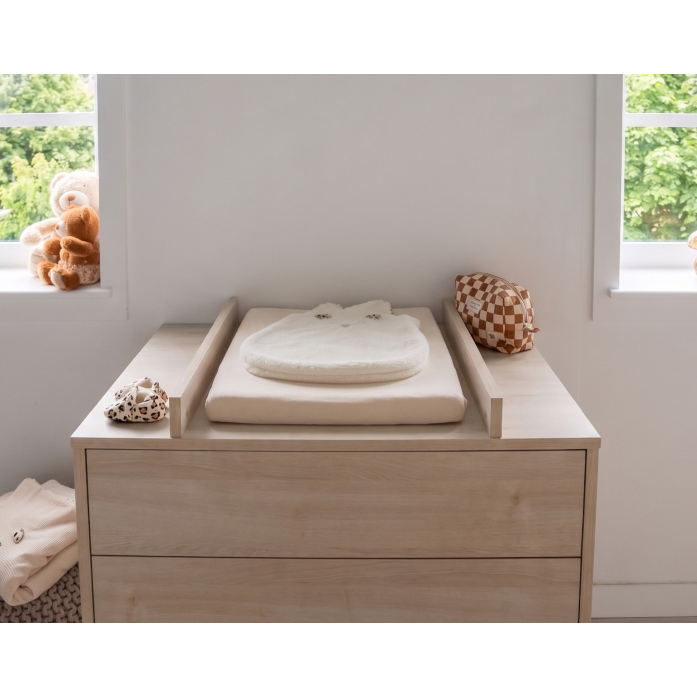 Commode à langer 3 tiroirs sur pieds - décor bois hêtre cendré