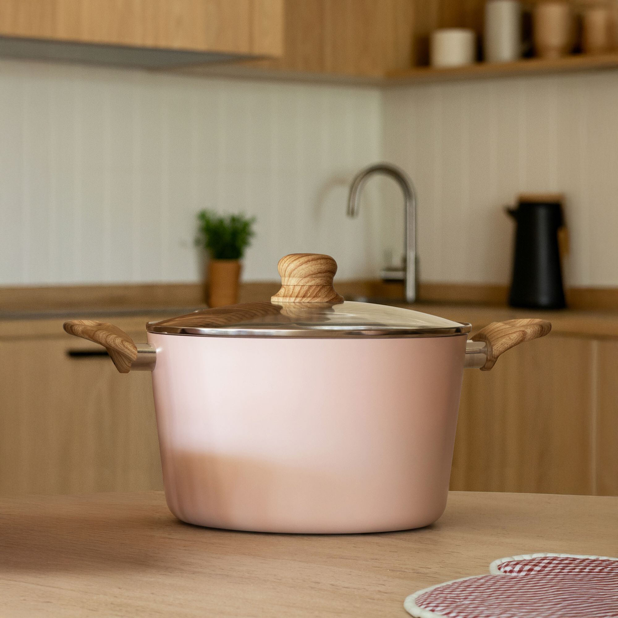 Faitout en revêtement céramique 24cm rose - tous feux COLORAMA