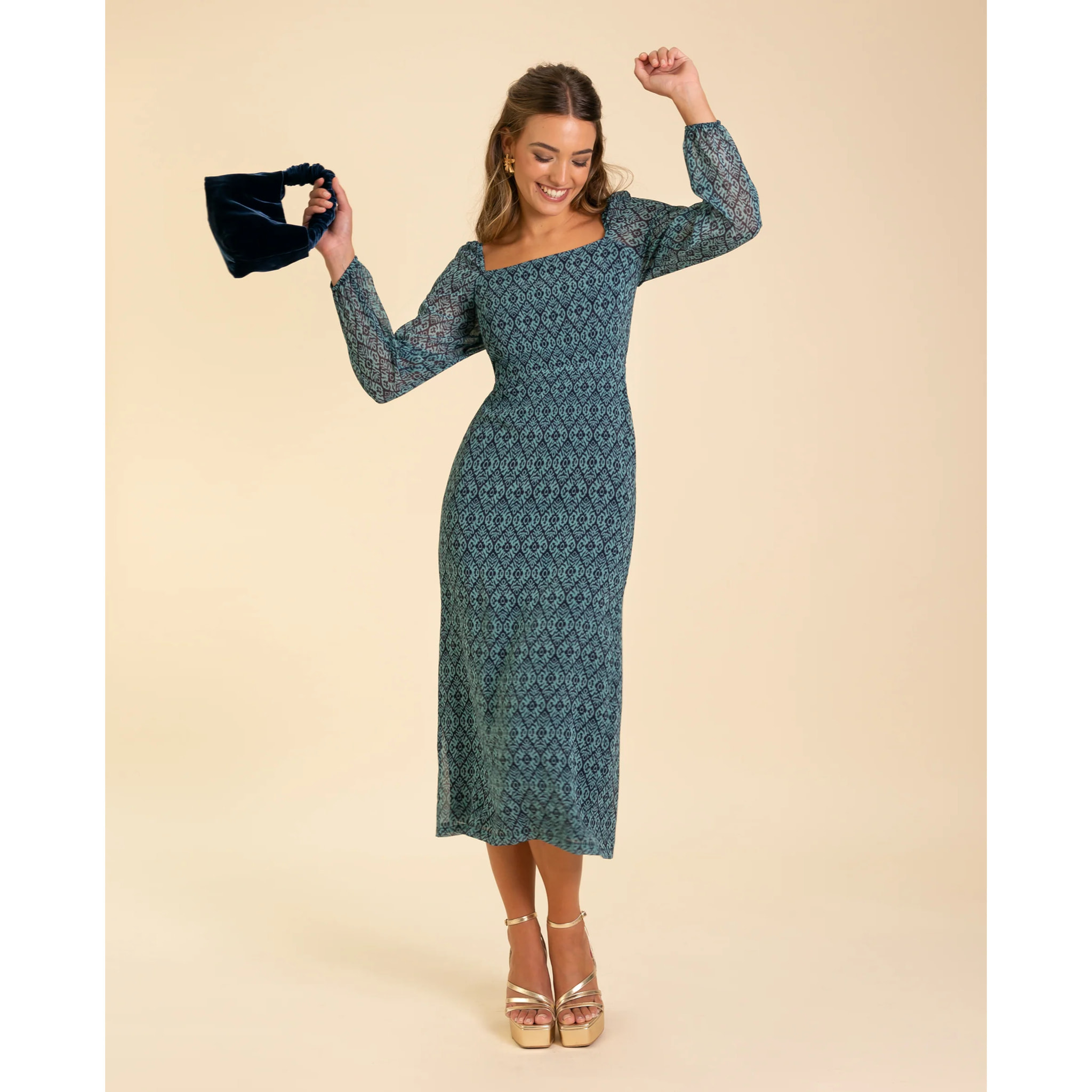 Vestido midi con manga larga