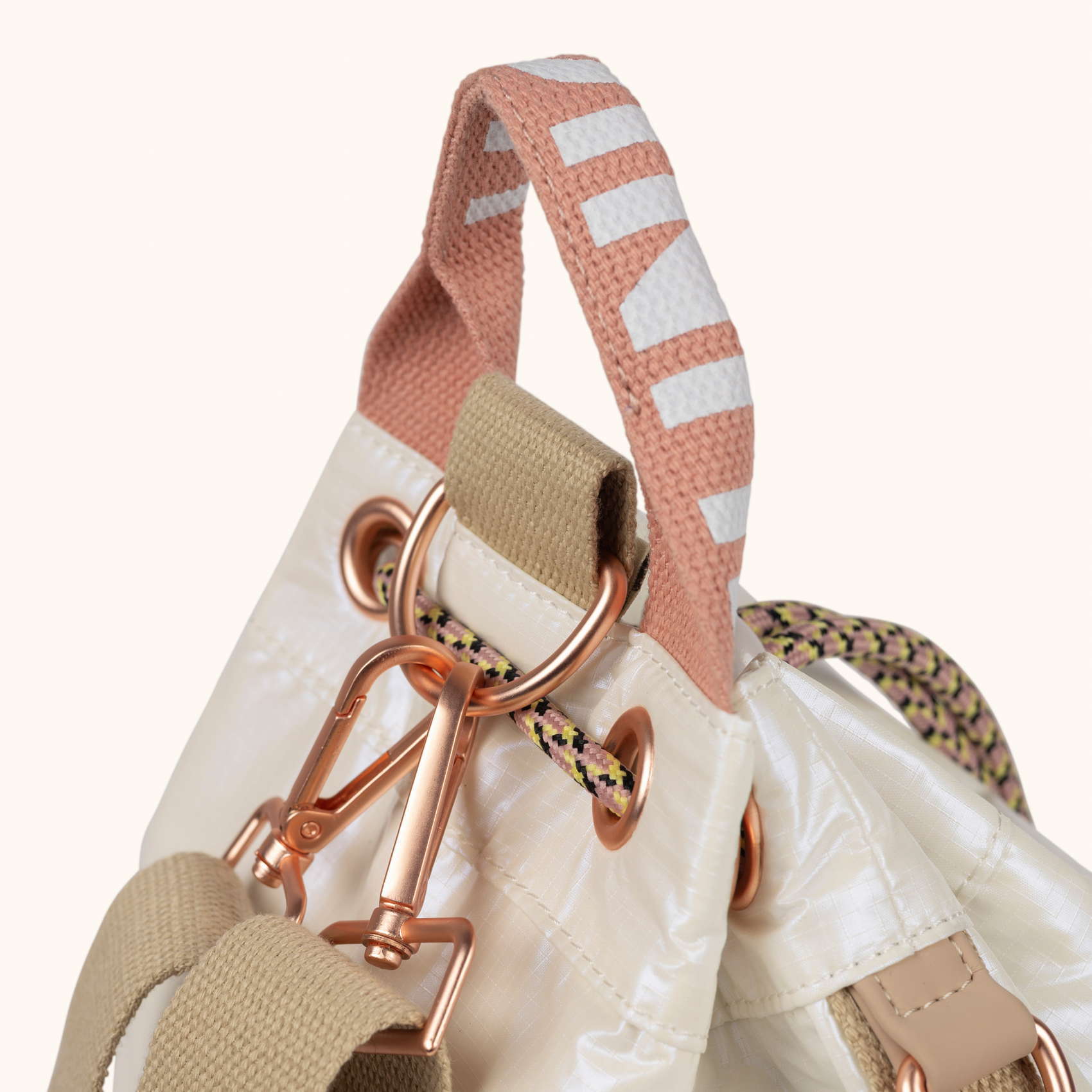 Mochila Saco Adaptable en Poliamida Reciclada DEEP RECYCLED DRAWSTRING BACKPACK HONEY