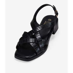 Sandalias de tacón negras con tiras y hebilla