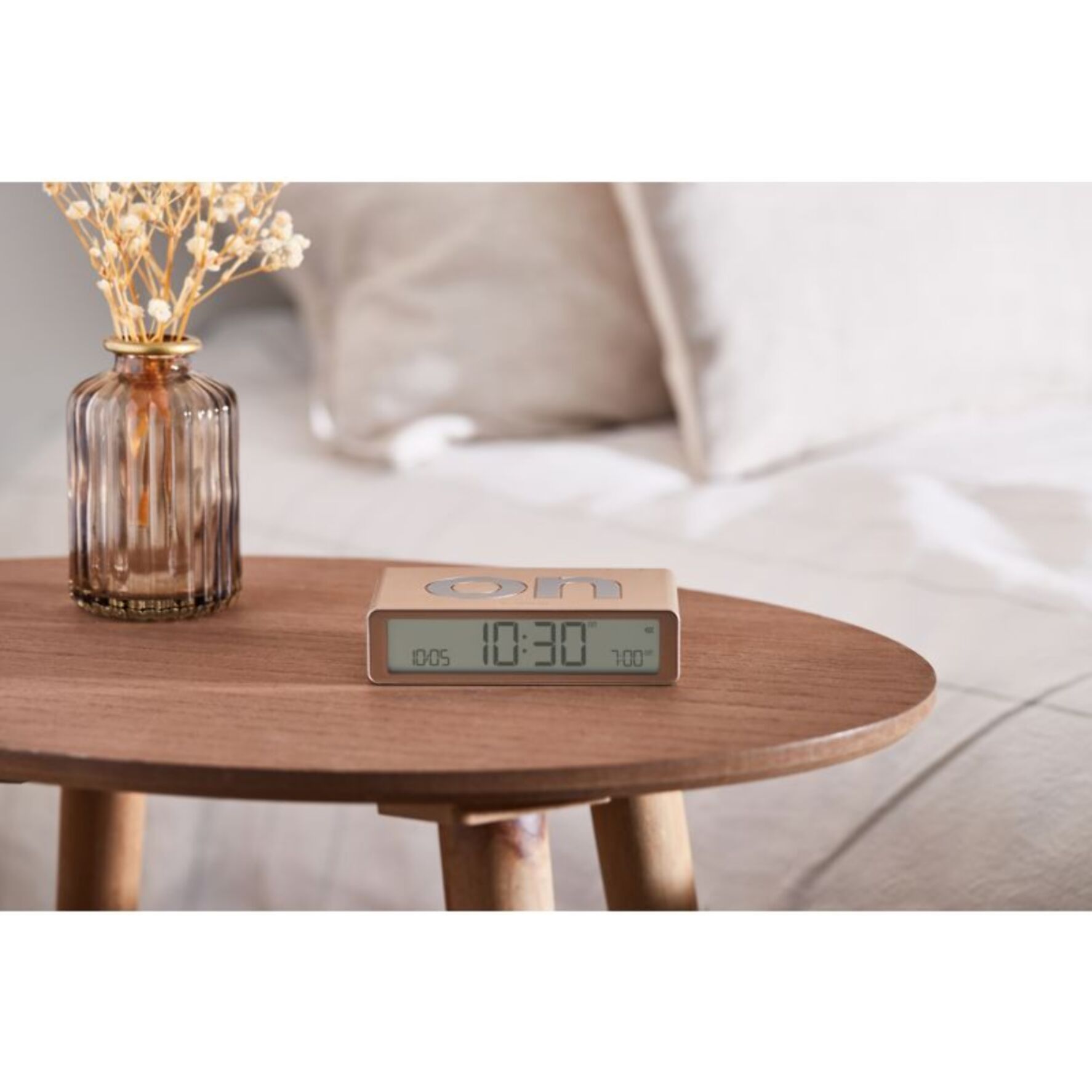 Réveil LEXON Flip Classic Rechargeable en USB-C Or