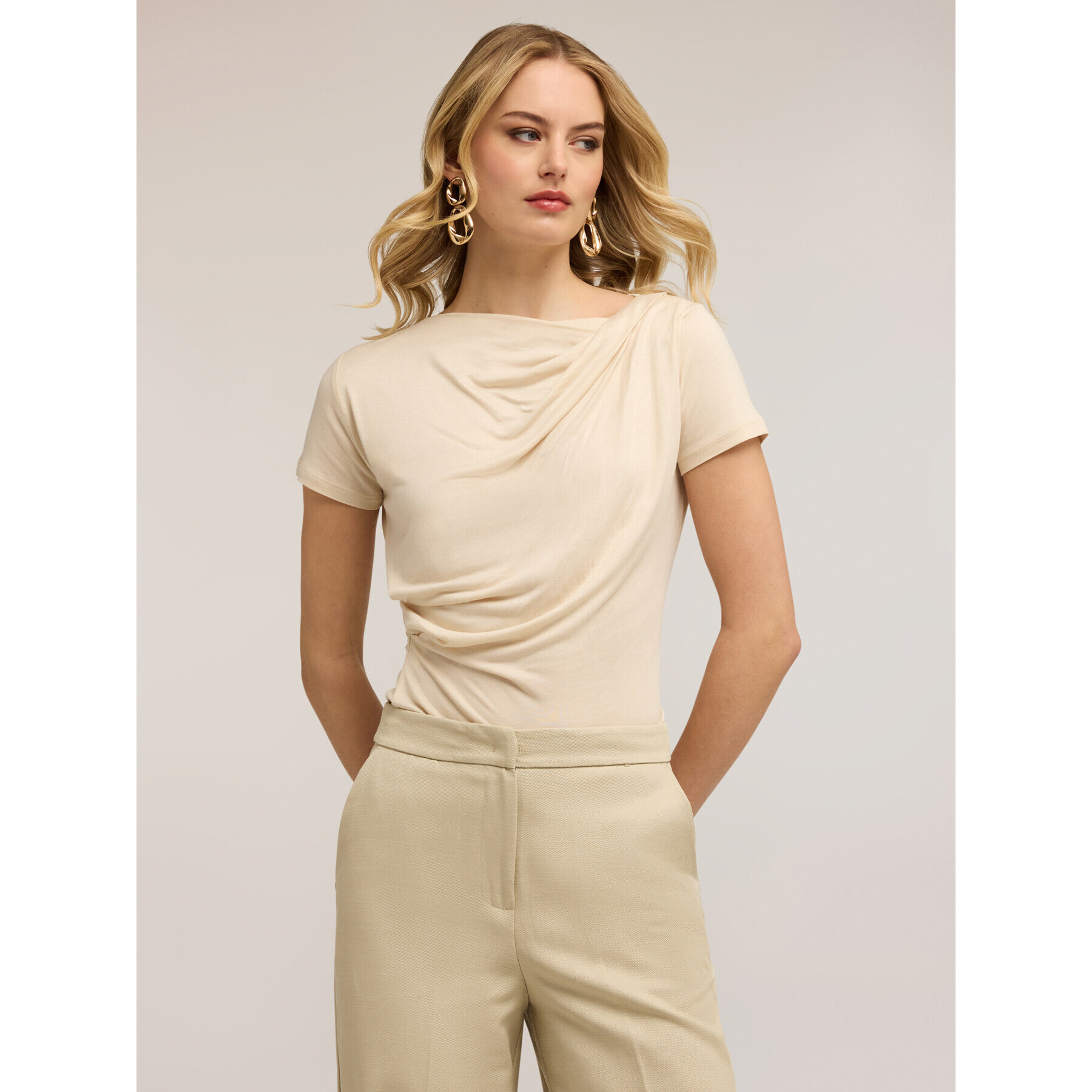 Motivi - T-shirt in jersey con drappeggio - Beige