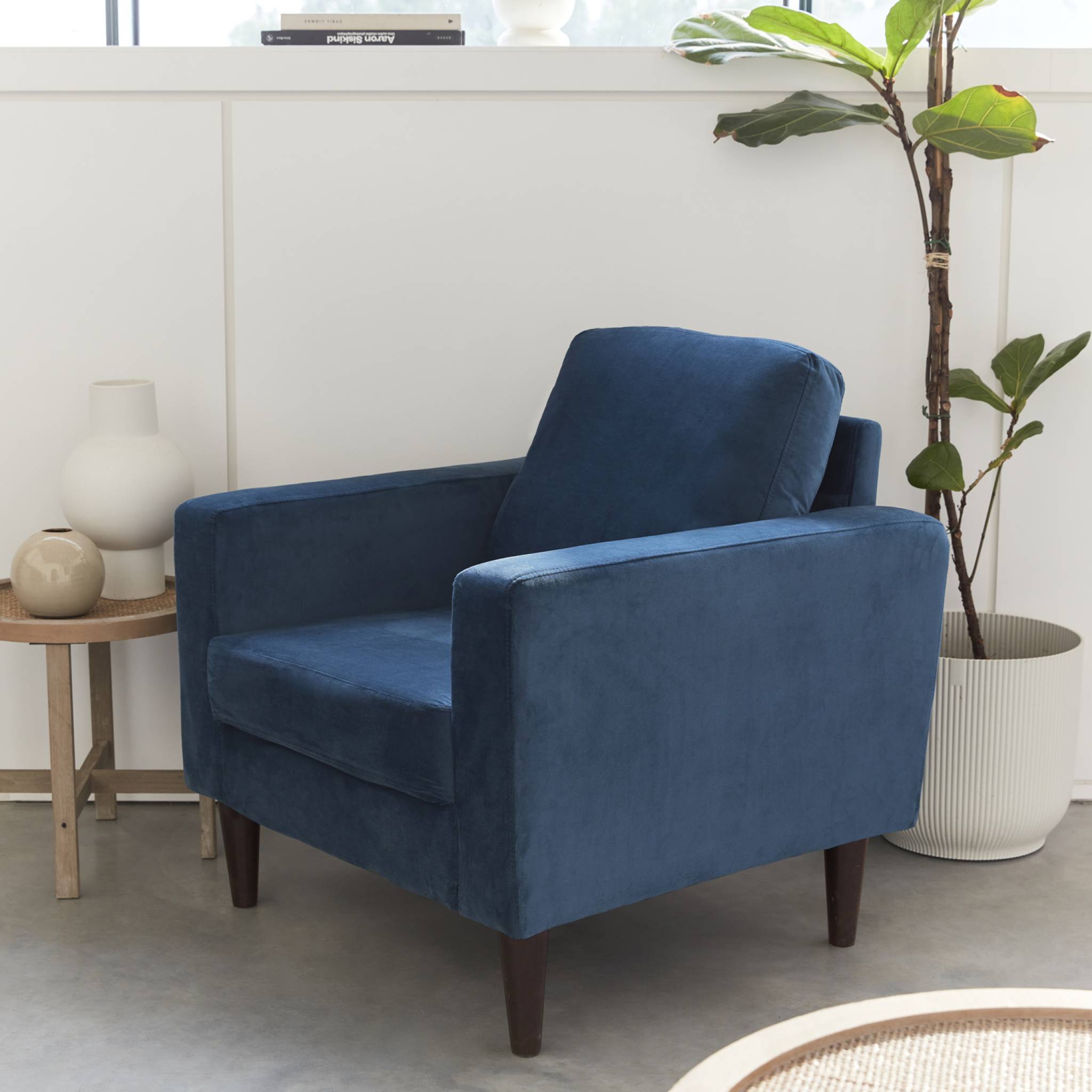 Fauteuil scandinave en velours bleu - Bjorn - Canapé 1 place fixe droit pieds bois