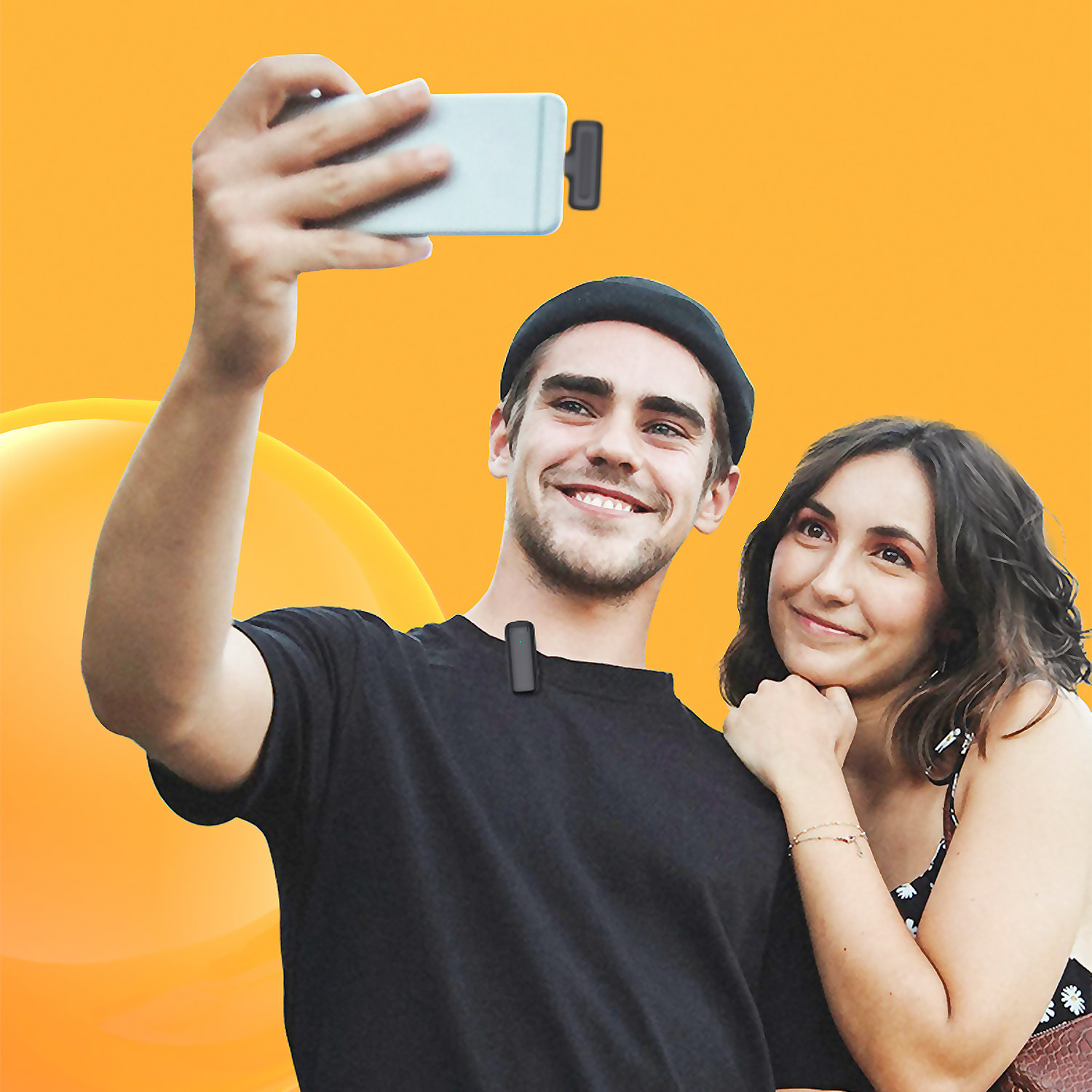 Microfono wireless portatile con clip J13. Include 2 microfoni e 1 ricevitore. Per smartphone, fotocamere e laptop. Connessione USB-C + Lightning.