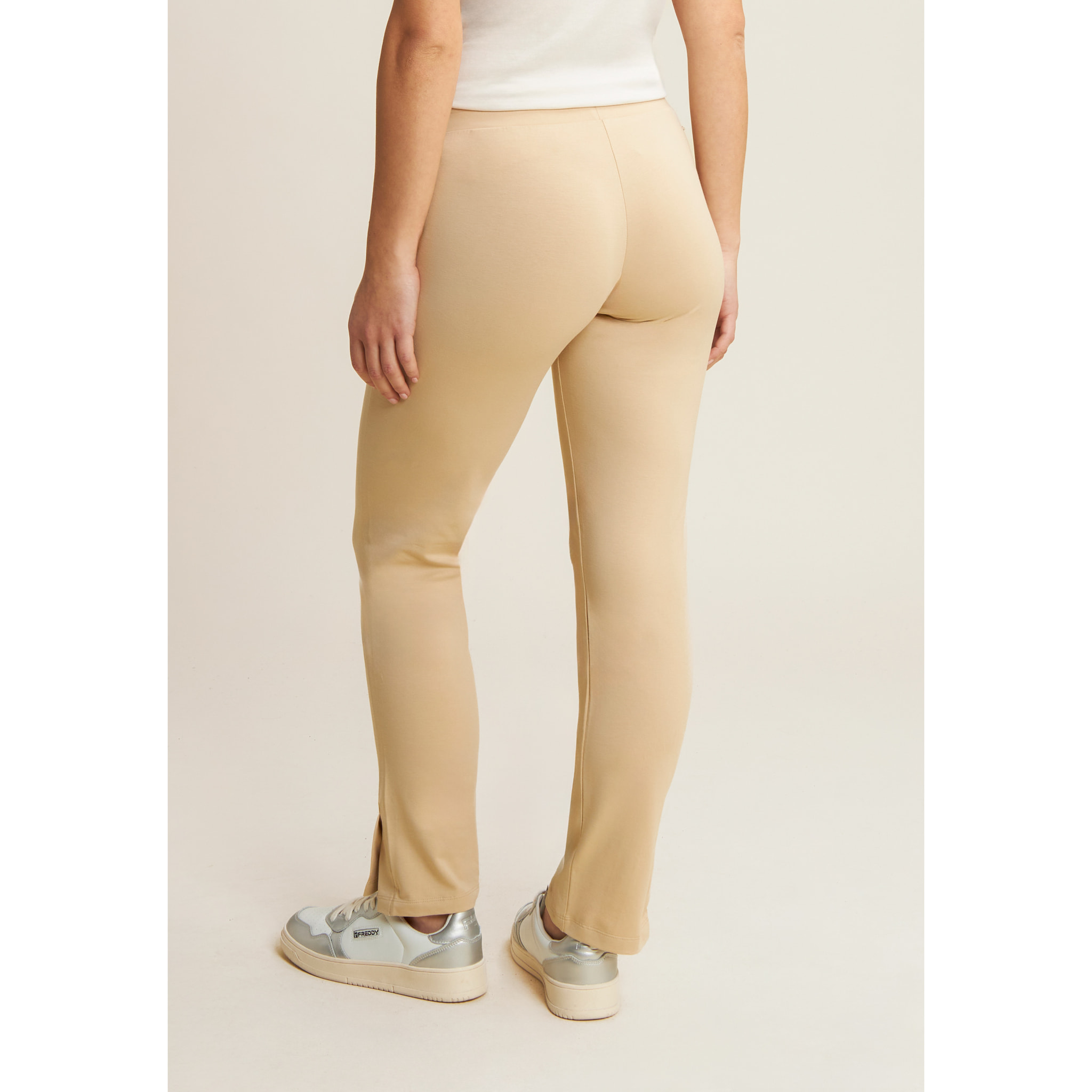 Pantaloni regular con spacchi e coulisse animalier