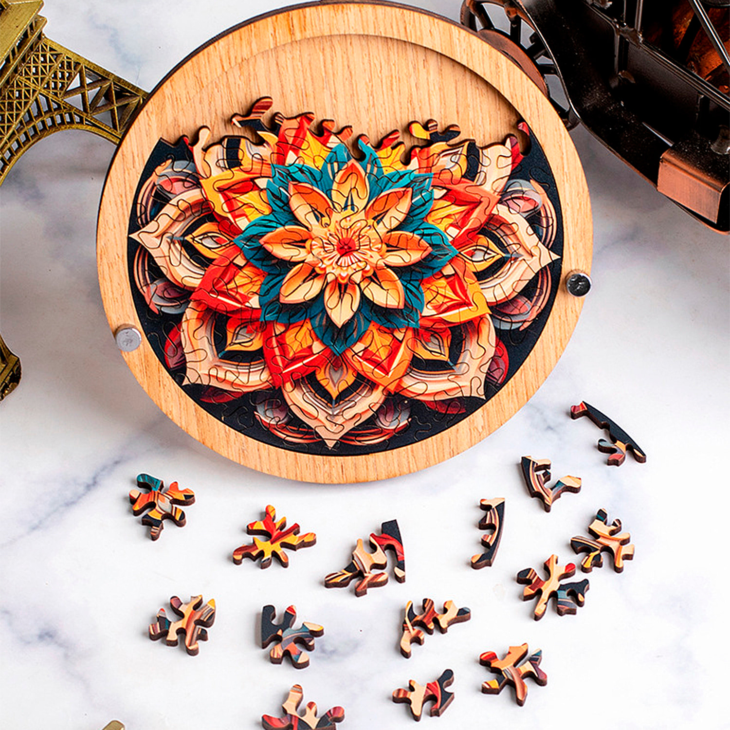 Puzle y marco de madera con 70 piezas. Diseño Flor multicolor.