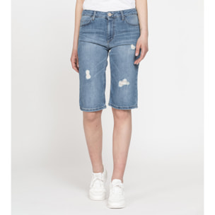 BERMUDA IN DENIM LEGGERO CON STRAPPI 100% COTONE. Vita regolare.