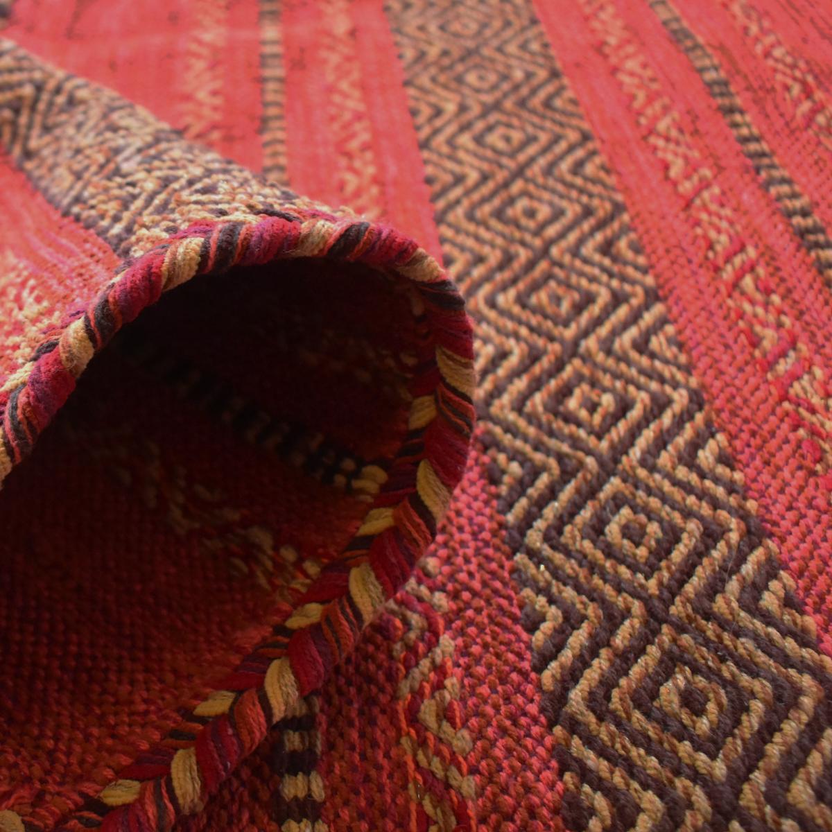 Tapis Buvo tissé à la main en Coton