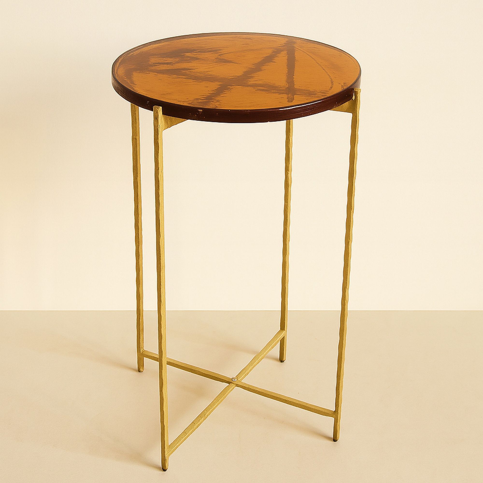 Table d'appoint avec plateau en verre ambre et pieds doré BELLI