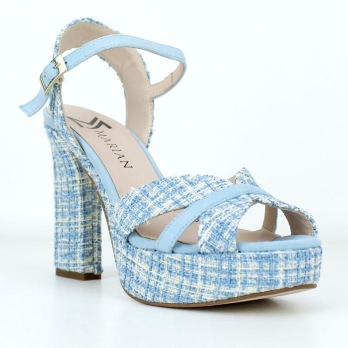 Sandalia chanel cielo con plataforma. Tacón 9 cm