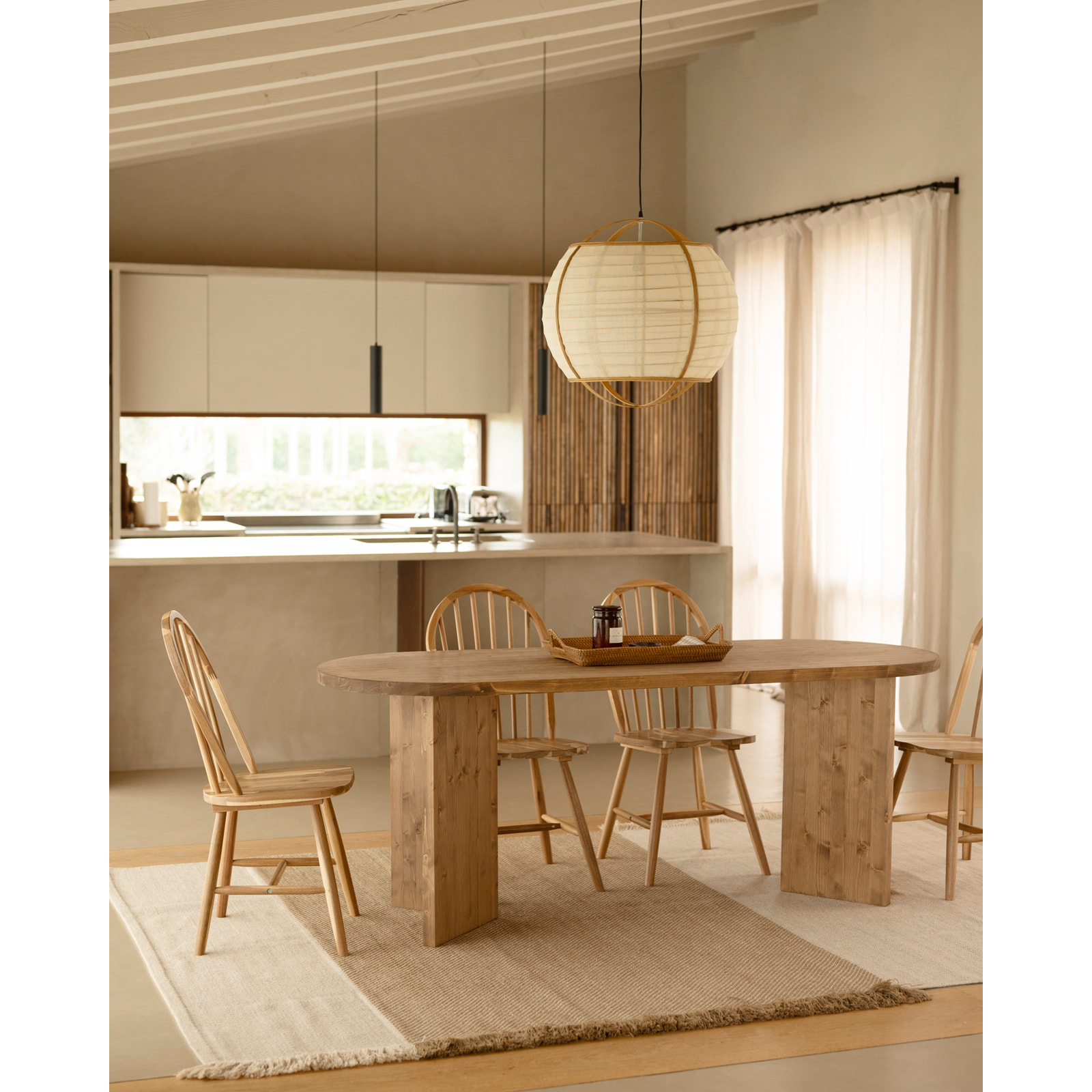 Table à manger en bois massif ton chêne foncé en différentes tailles