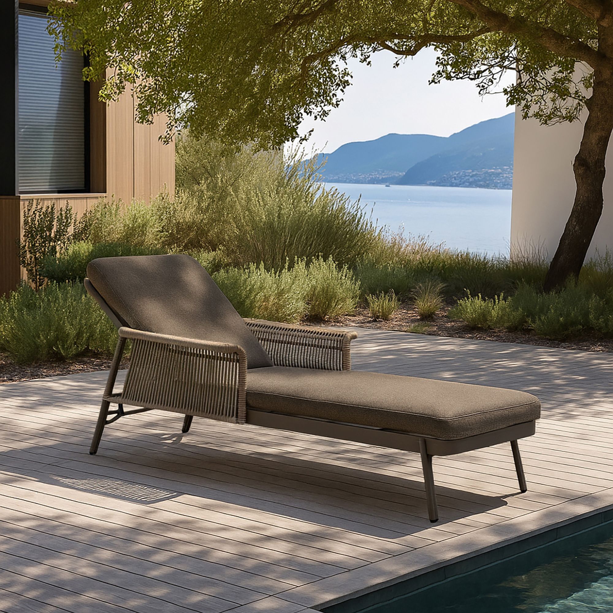 Lot de 2 chaises longues en aluminium et tissu moka MADRAGUE