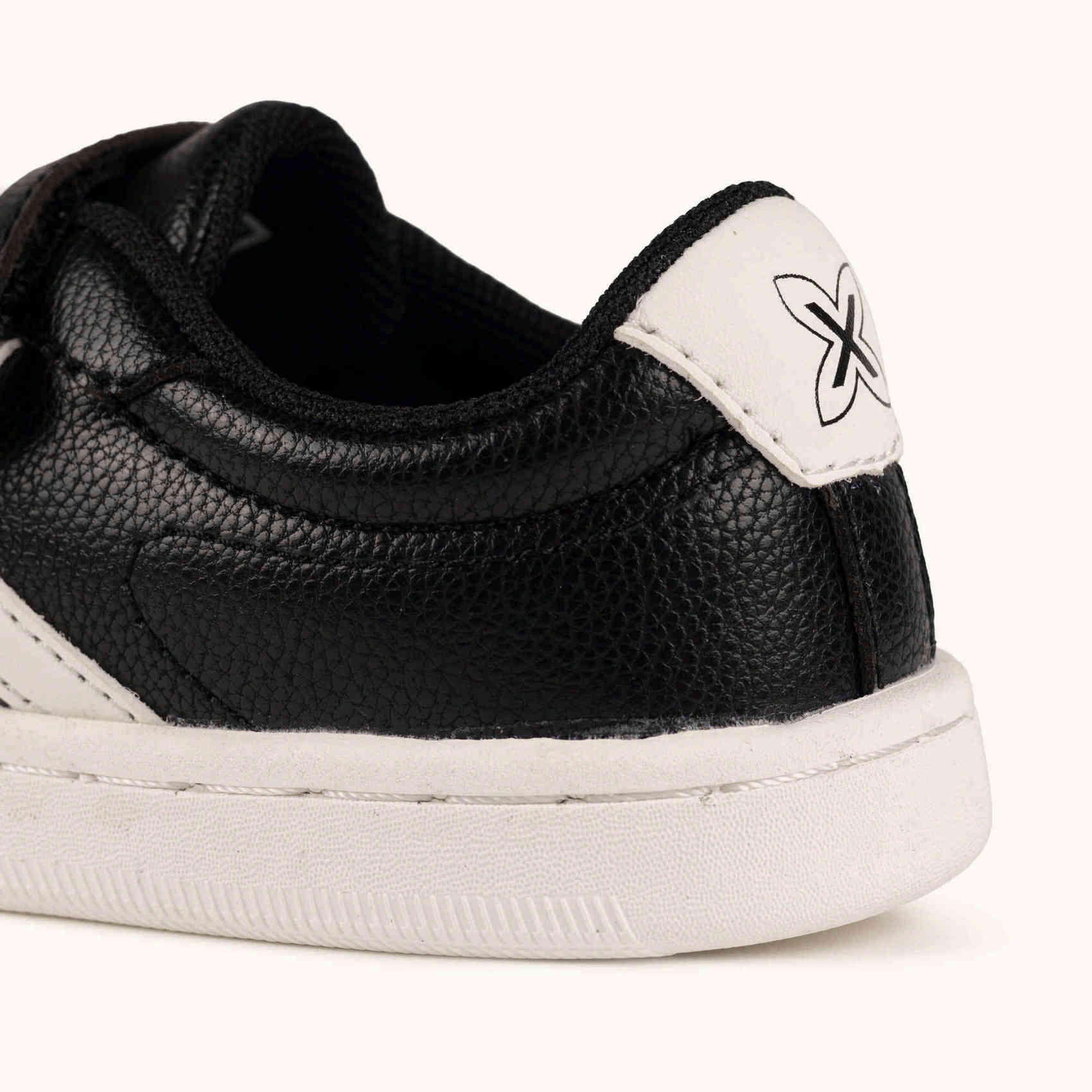 Zapatilla casual infantil en contraste blanco y negro MUNICH MINI OPEN VCO 01
