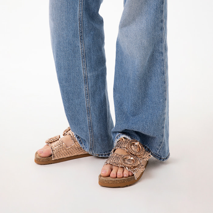 Chanclas rosa-oro trenzadas