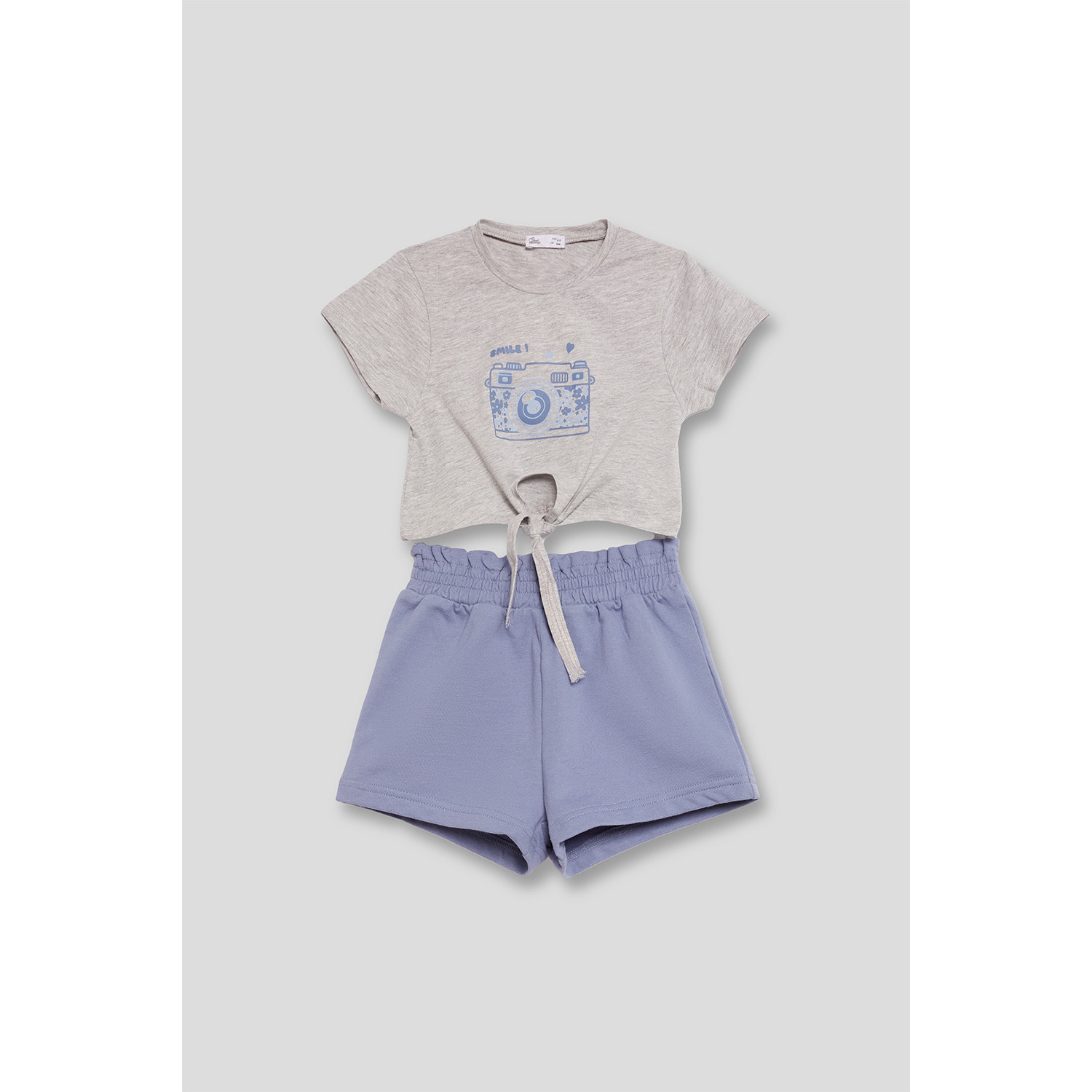 Conjunto niña 2 piezas Camiseta blanca algodón con nudo frontal y estampado cámara + Shorts Azul cintura elástica, bolsillos laterales, transpirable | Color: Azul | Street Monkey