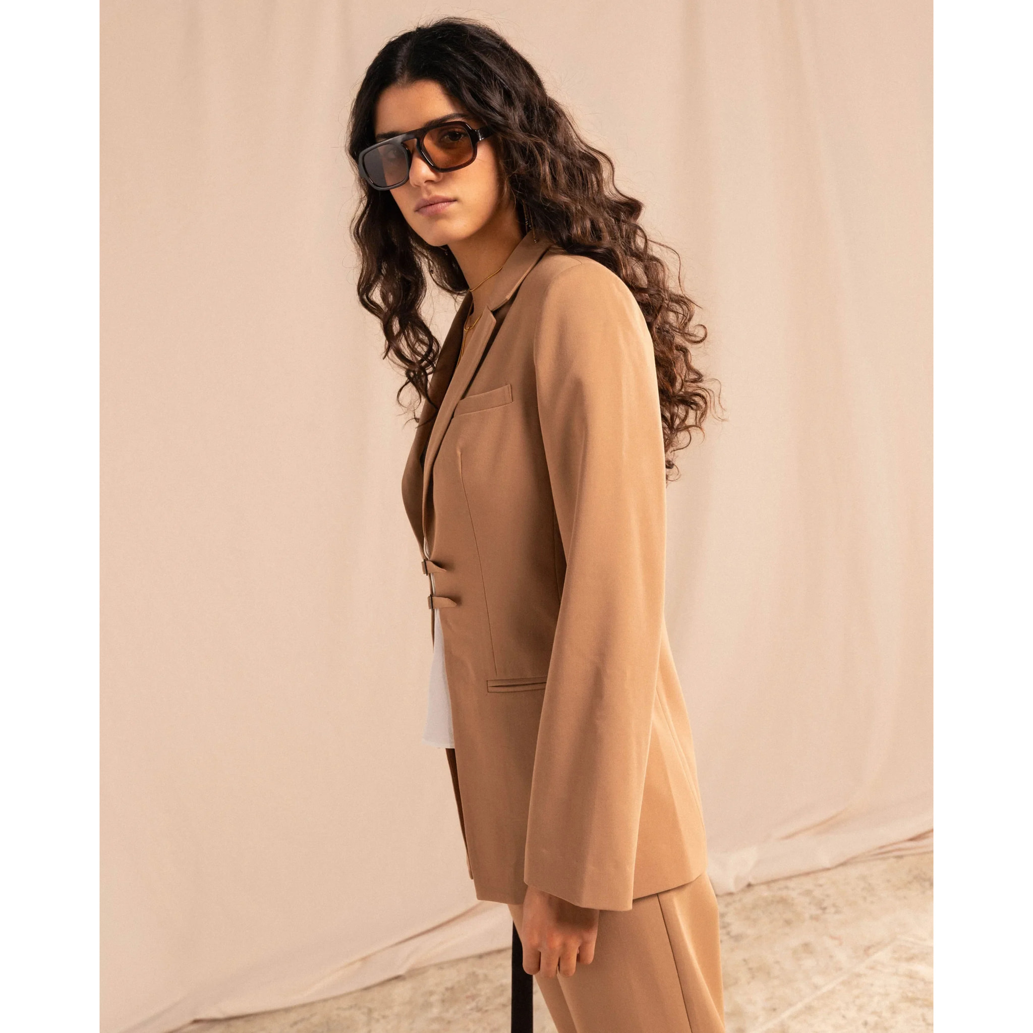 Blazer de traje con cierre de hebillas de mujer