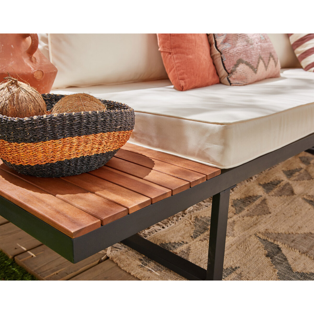 Yulara - salon bas d'angle de jardin 5 places - bois, métal et coussins beiges - Noir / Bois / Beige