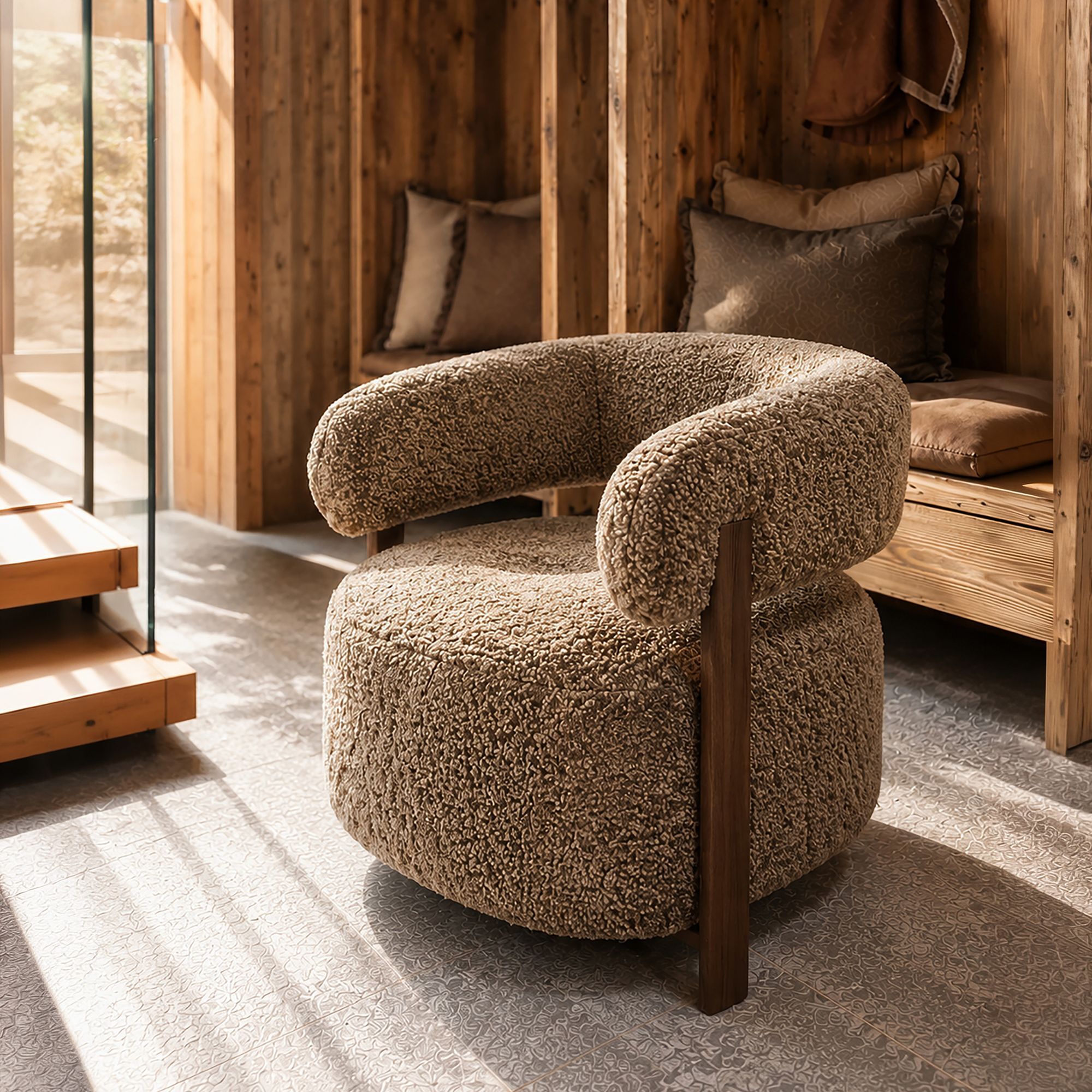 Fauteuil arrondi en tissu chenille effet fourrure latte NOUBIA