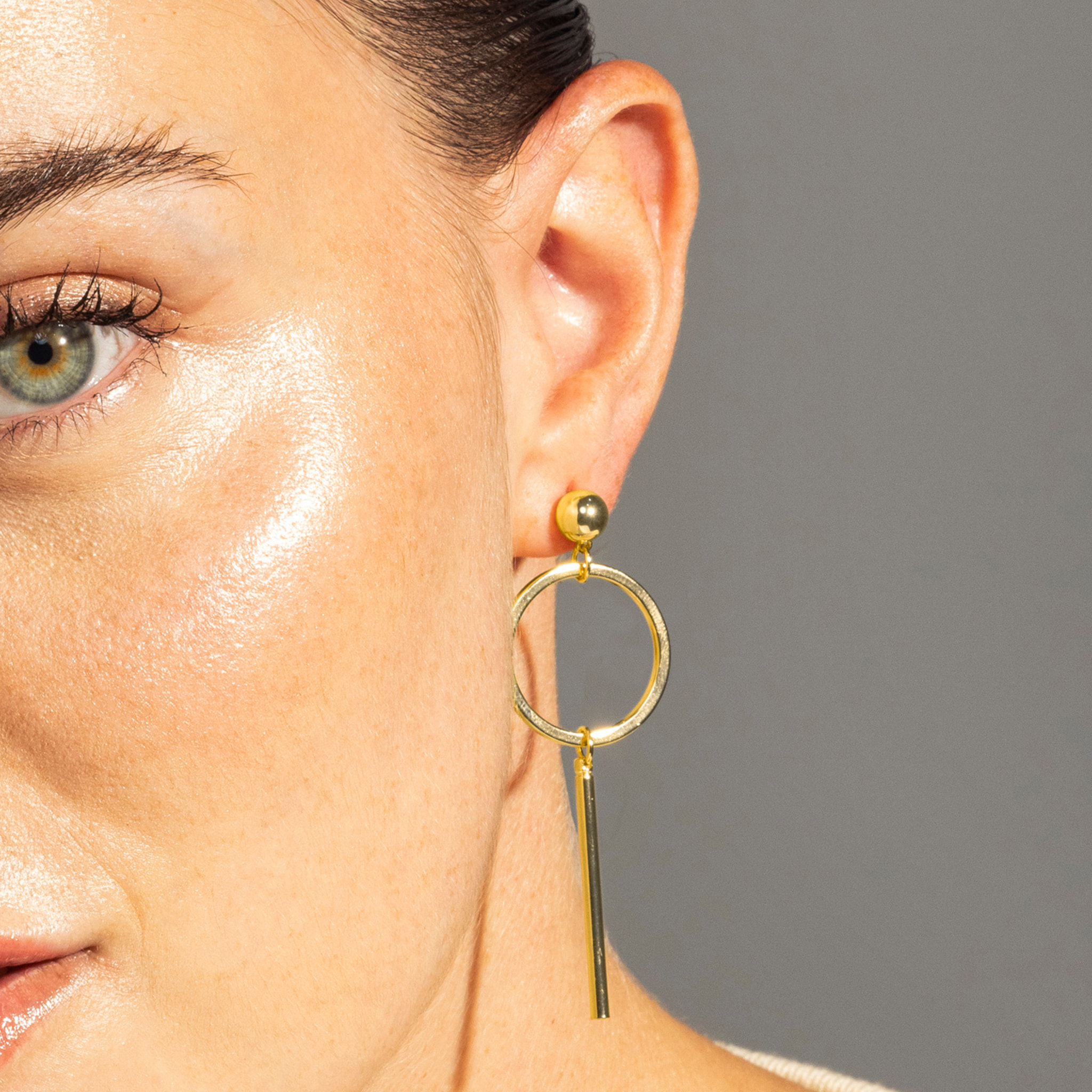 Pendientes acabados en oro amarillo de 18K