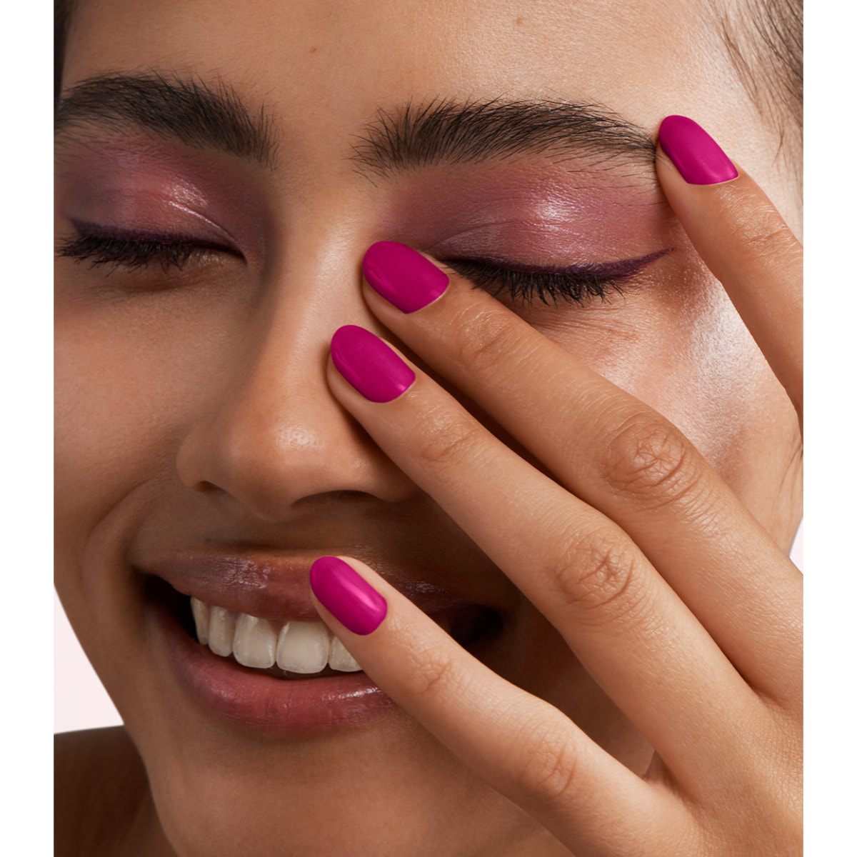 Vernis semi-permanent - 473 Canied Cherry - 15 ml