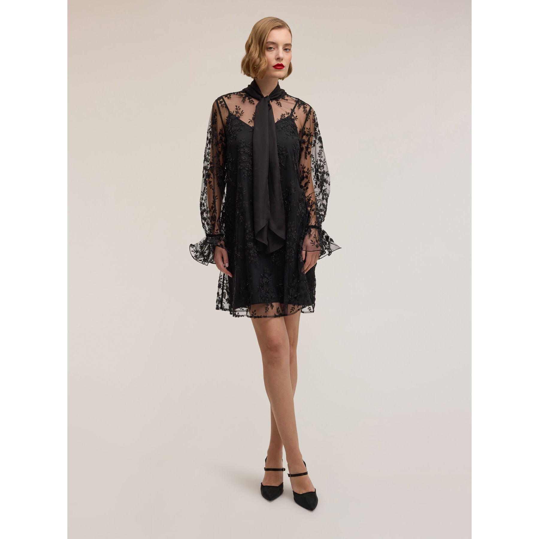 Motivi - Vestito corto in pizzo con fiocco Smart Couture - Nero