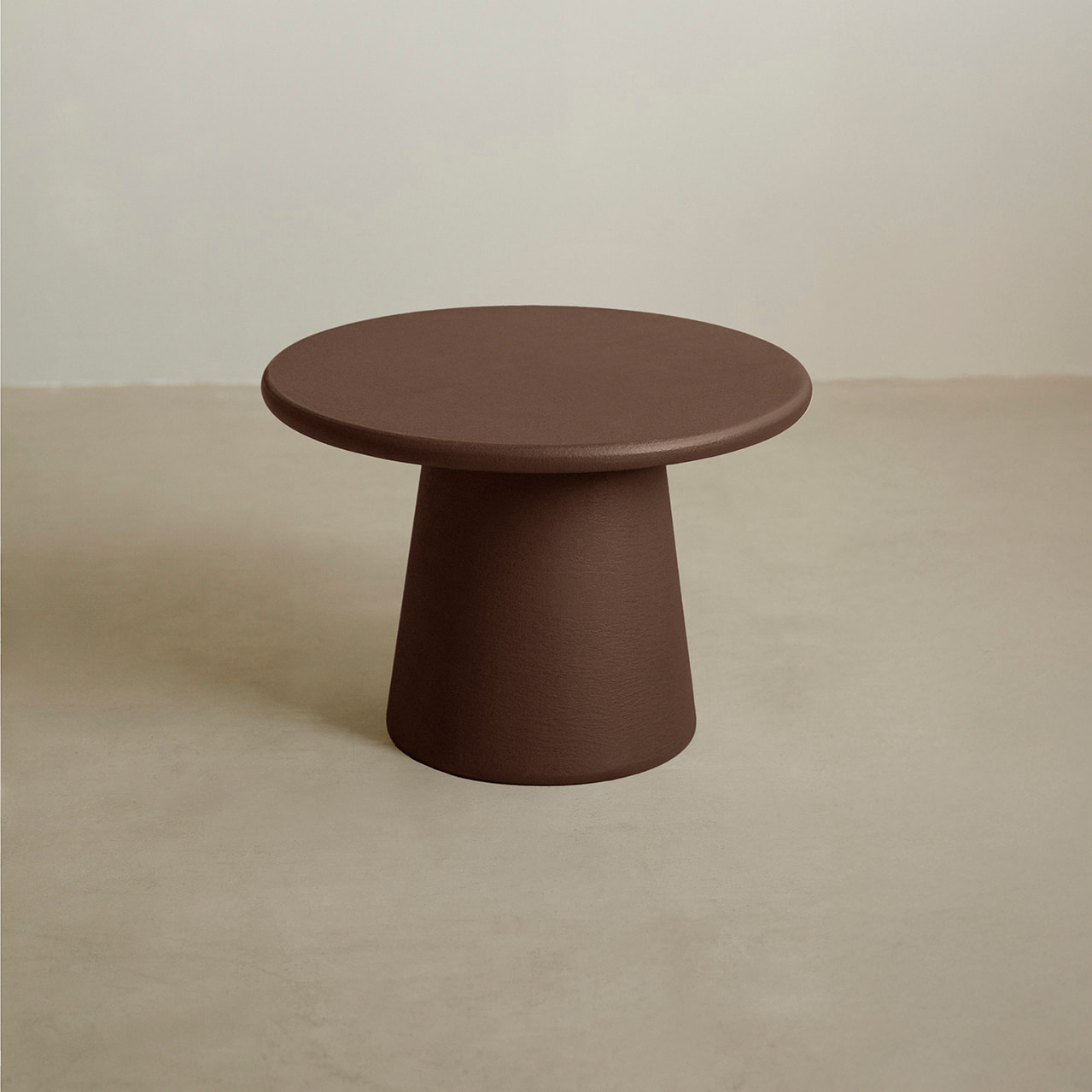 Table basse ronde en microciment marron en différentes tailles