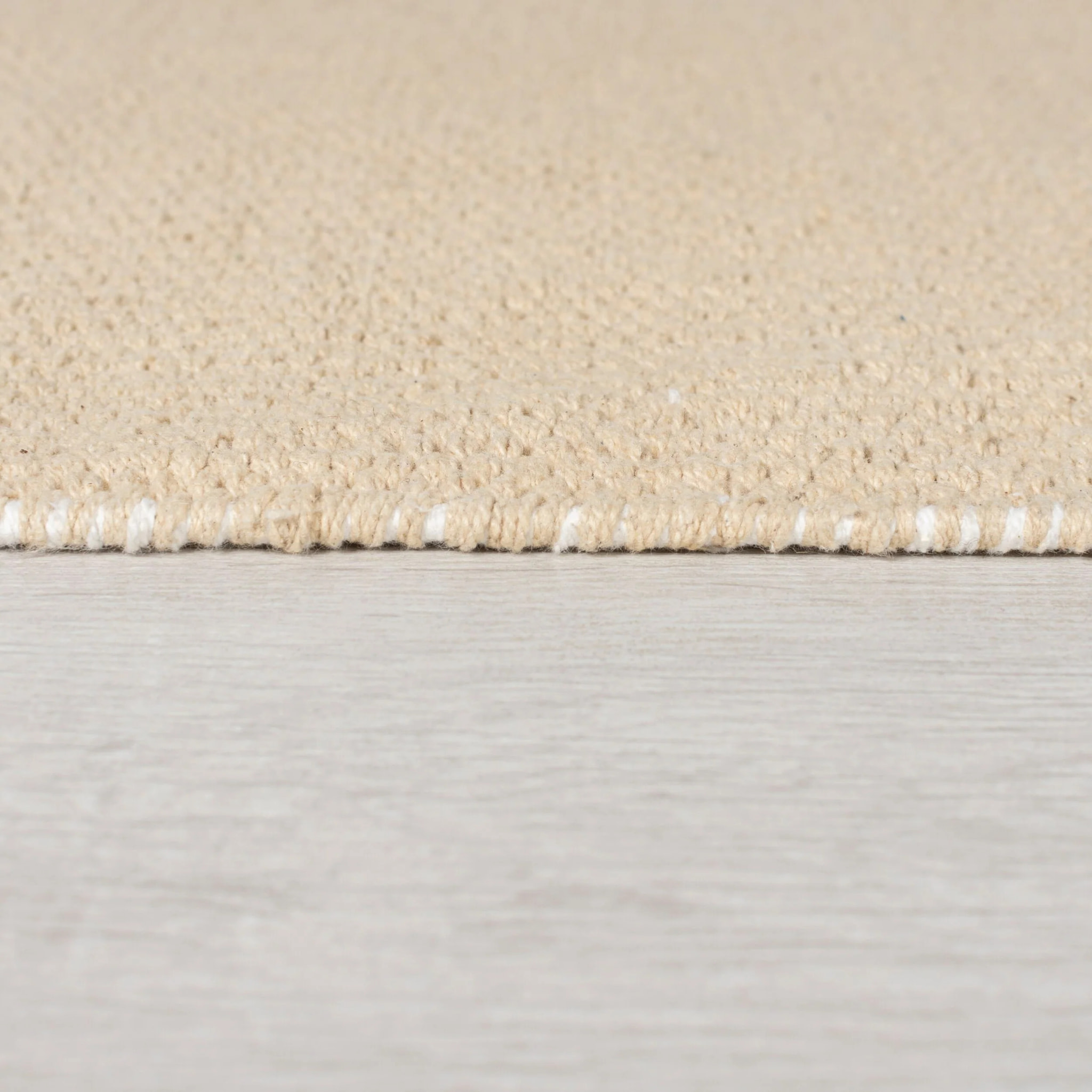 Tapis à pompon chambre enfant Beige