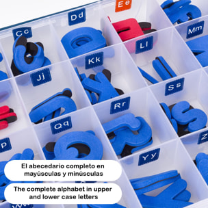 Pizarra magnética con letras, 2 rotuladores y borrador. Incluye 3 letras minúsculas 1 una mayúscula por cada letra del abecedario.