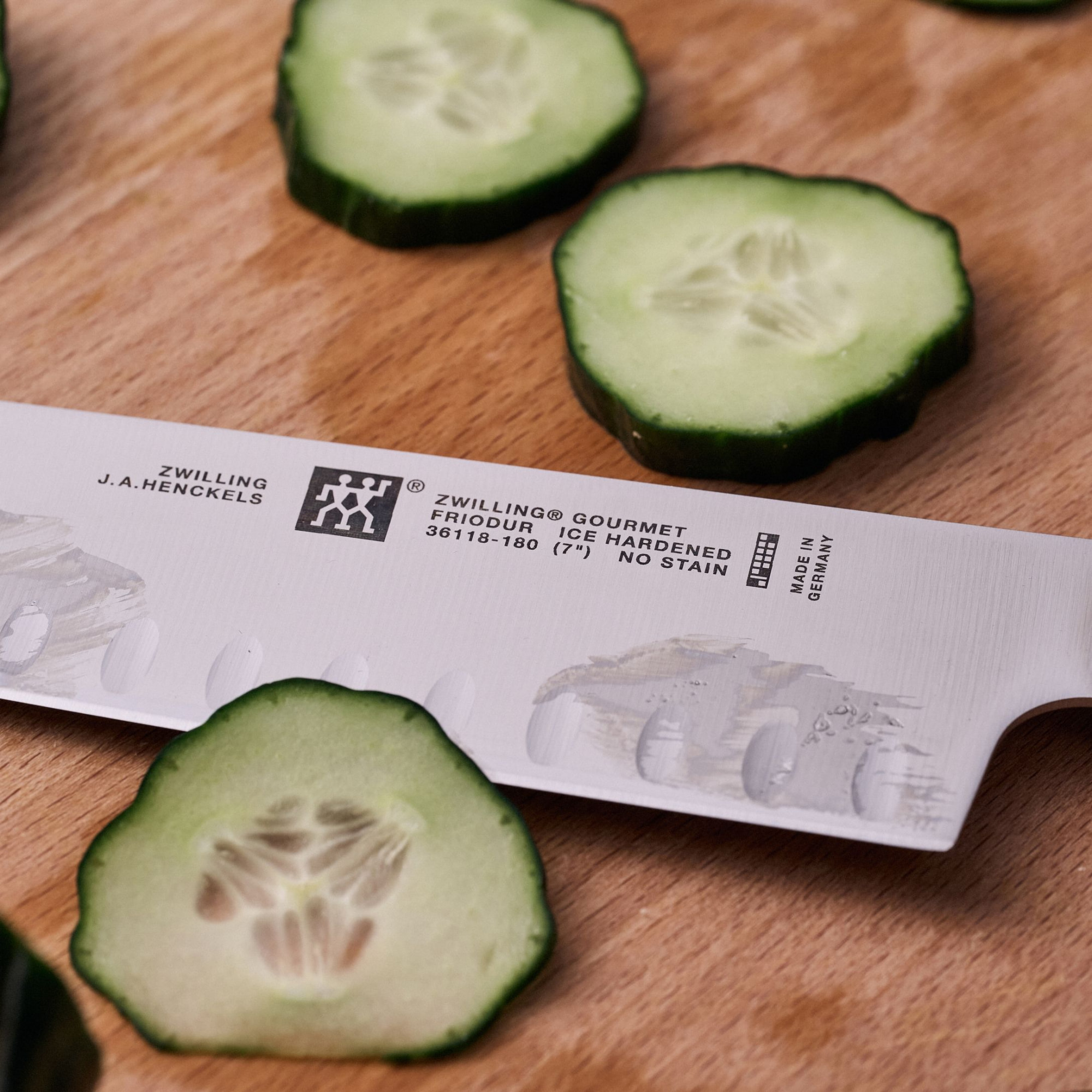 Couteau Santoku, 18 cm, Acier Spécial Inoxydable, Noir, Gourmet