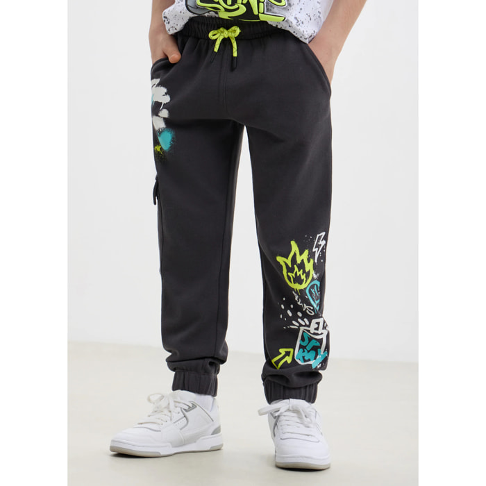 Pantalone ginnico cargo con graffiti