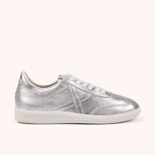 Zapatilla casual en piel metalizada plateada con suela blanca MUNICH BARRU 224