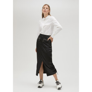 Gonna satinata con borchie