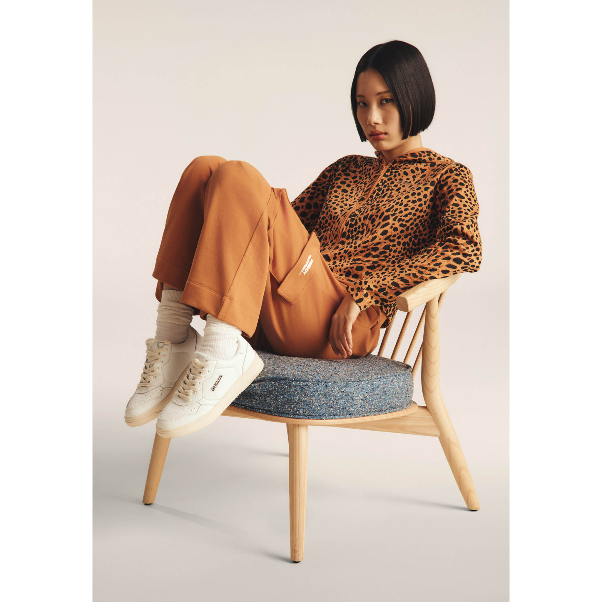 Pantaloni sportivi comfort fit con tasche cargo