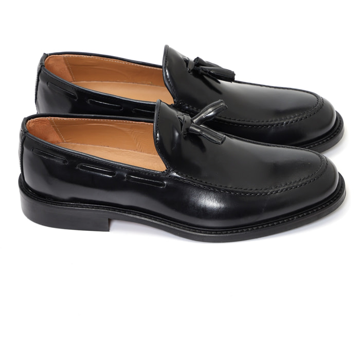 Mocassini in pelle abrasivata con fondo in cuoio antiscivolo nero