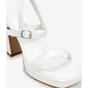 Sandalias blancas con tacón