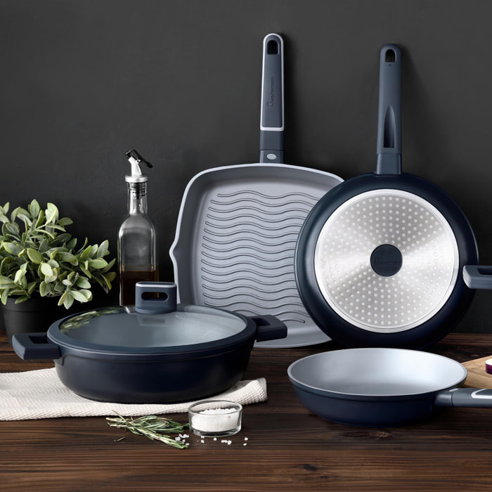 Batería de cocina de 17 piezas índigo en aluminio fundido con sartenes, wok, parrilla, cacerolas y cazo con tapas masterpro