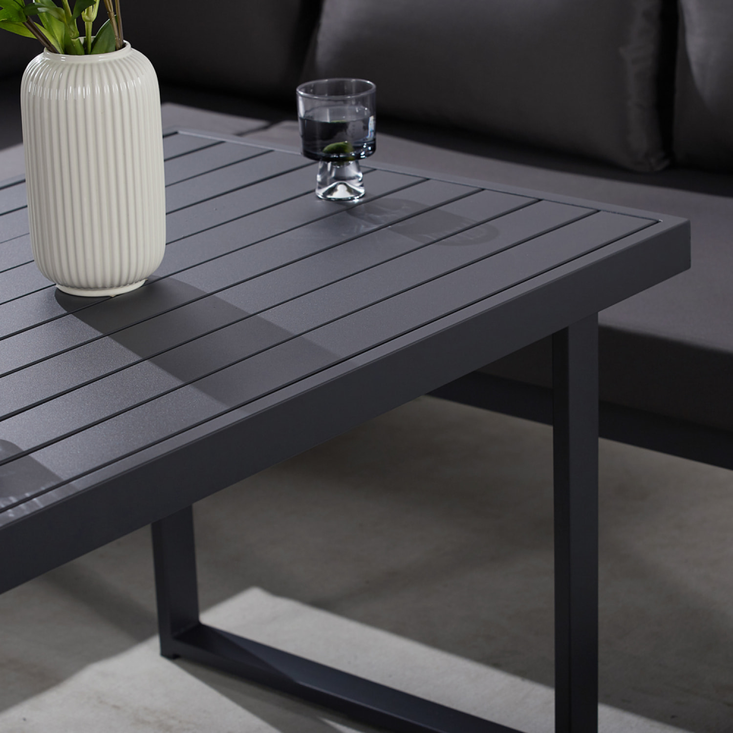 SATIPO Salon de jardin gris foncé 7/9 places canapé + 2 bancs