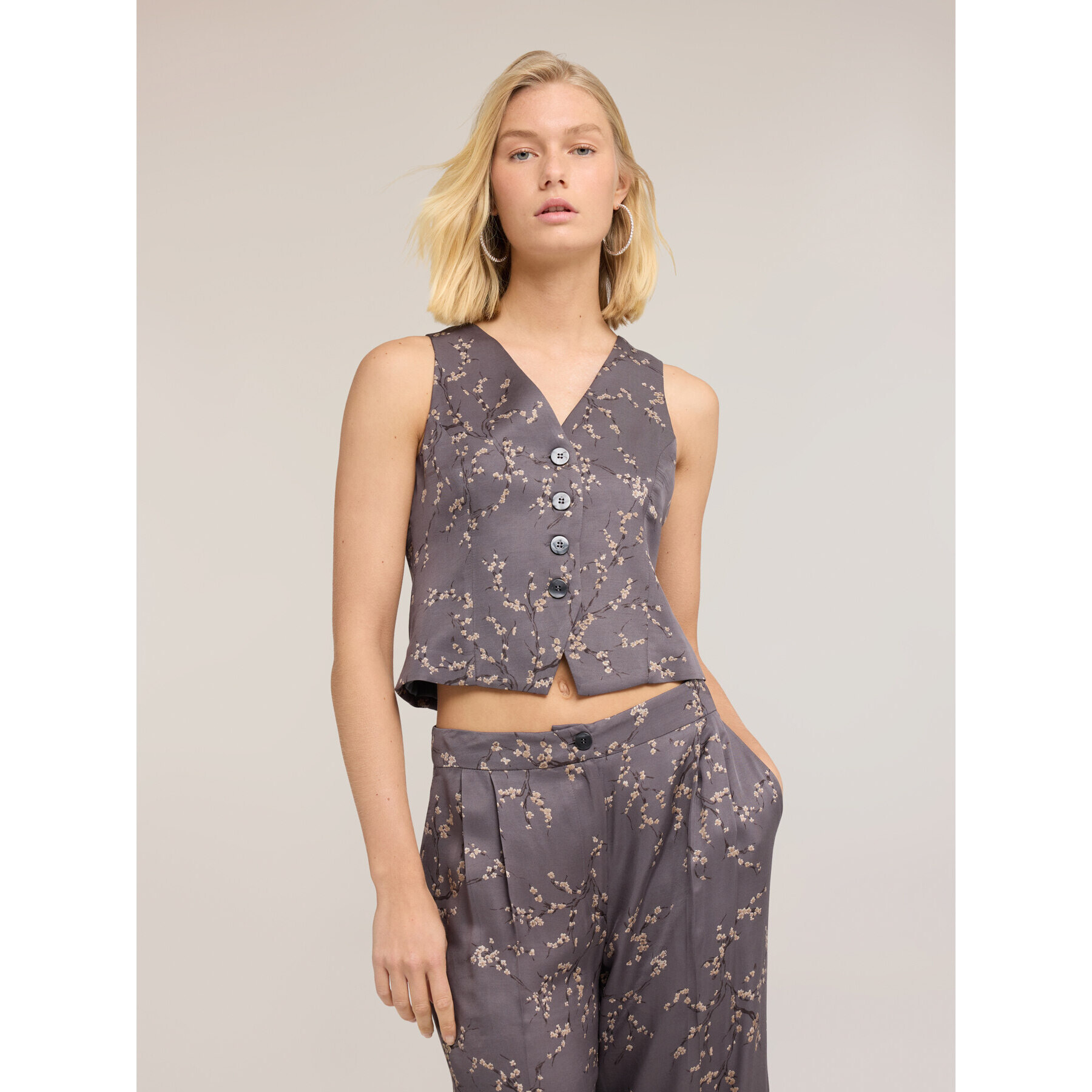 Motivi - Gilet in twill di viscosa con stampa a fiori - Grigio